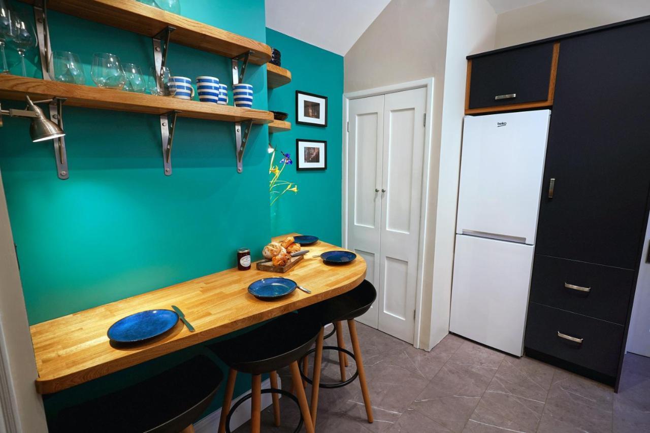 ウィンチェスターTastefully Decorated 1-Bed With Free Parking - At Hemアパートメント エクステリア 写真